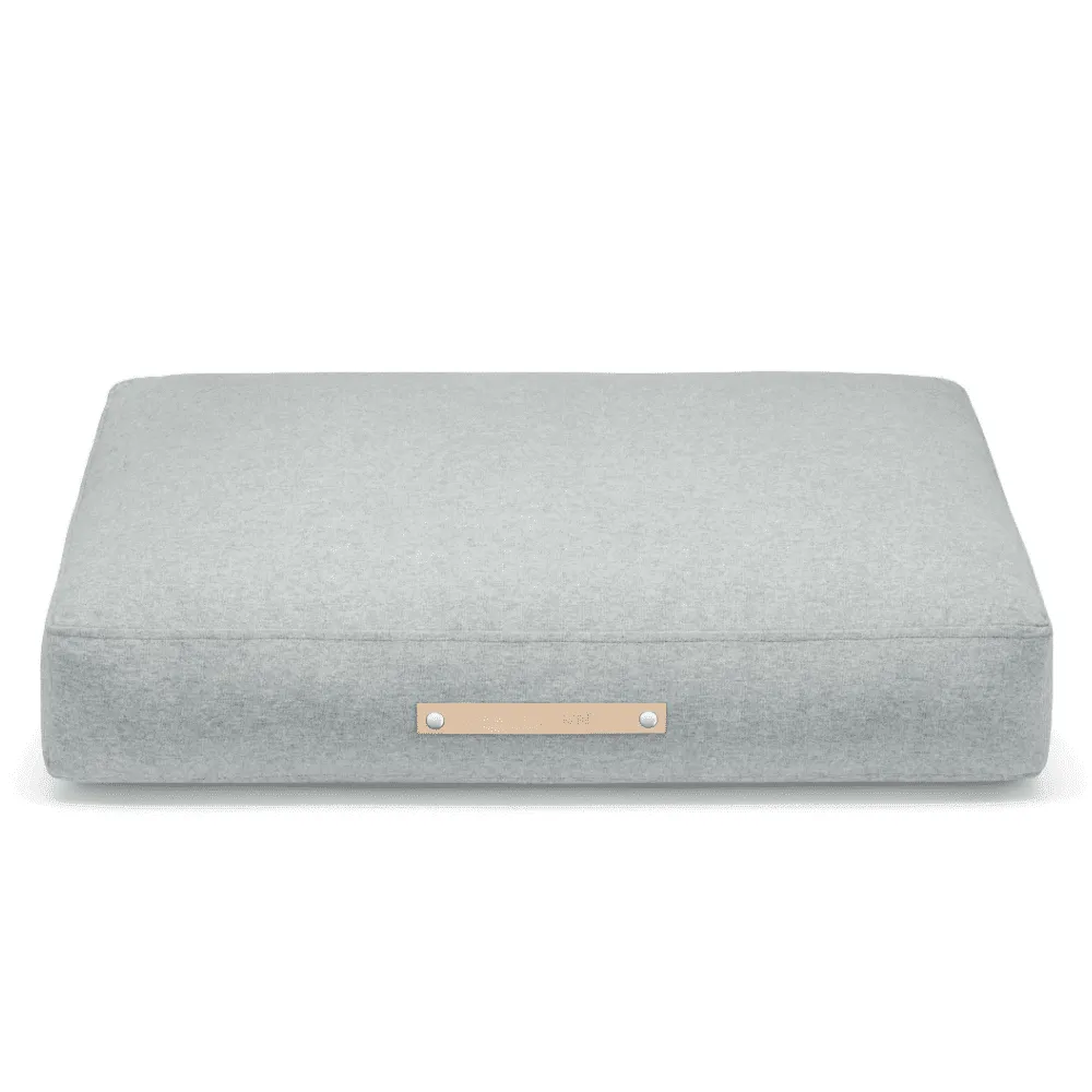 Oslo Luxury Dog Bed by Labbvenn in Cloud